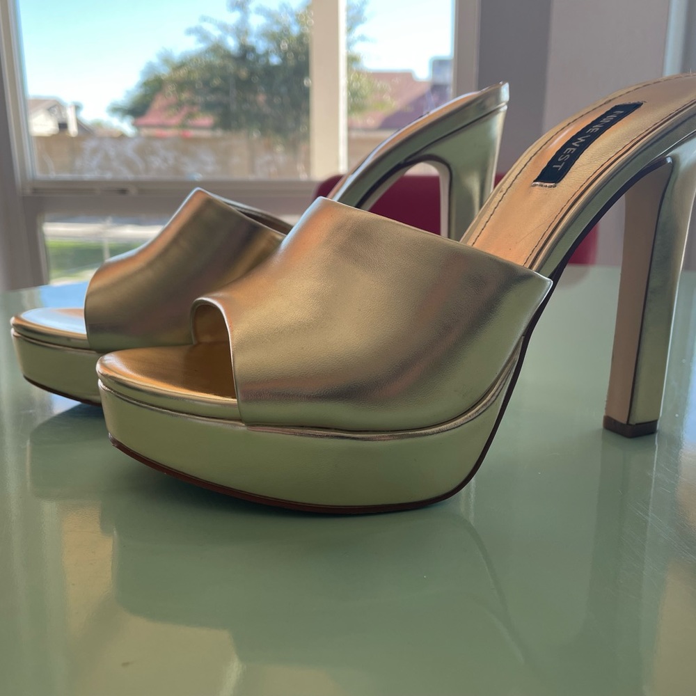 Amazing Gold Nine West Platform Mules SZ 8
